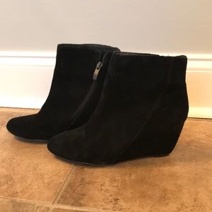 Vince Camuto booty